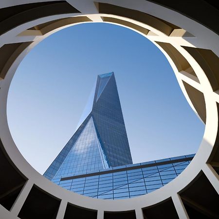 So/ Uptown Dubai Ξενοδοχείο Εξωτερικό φωτογραφία The building's distinctive triangular shape