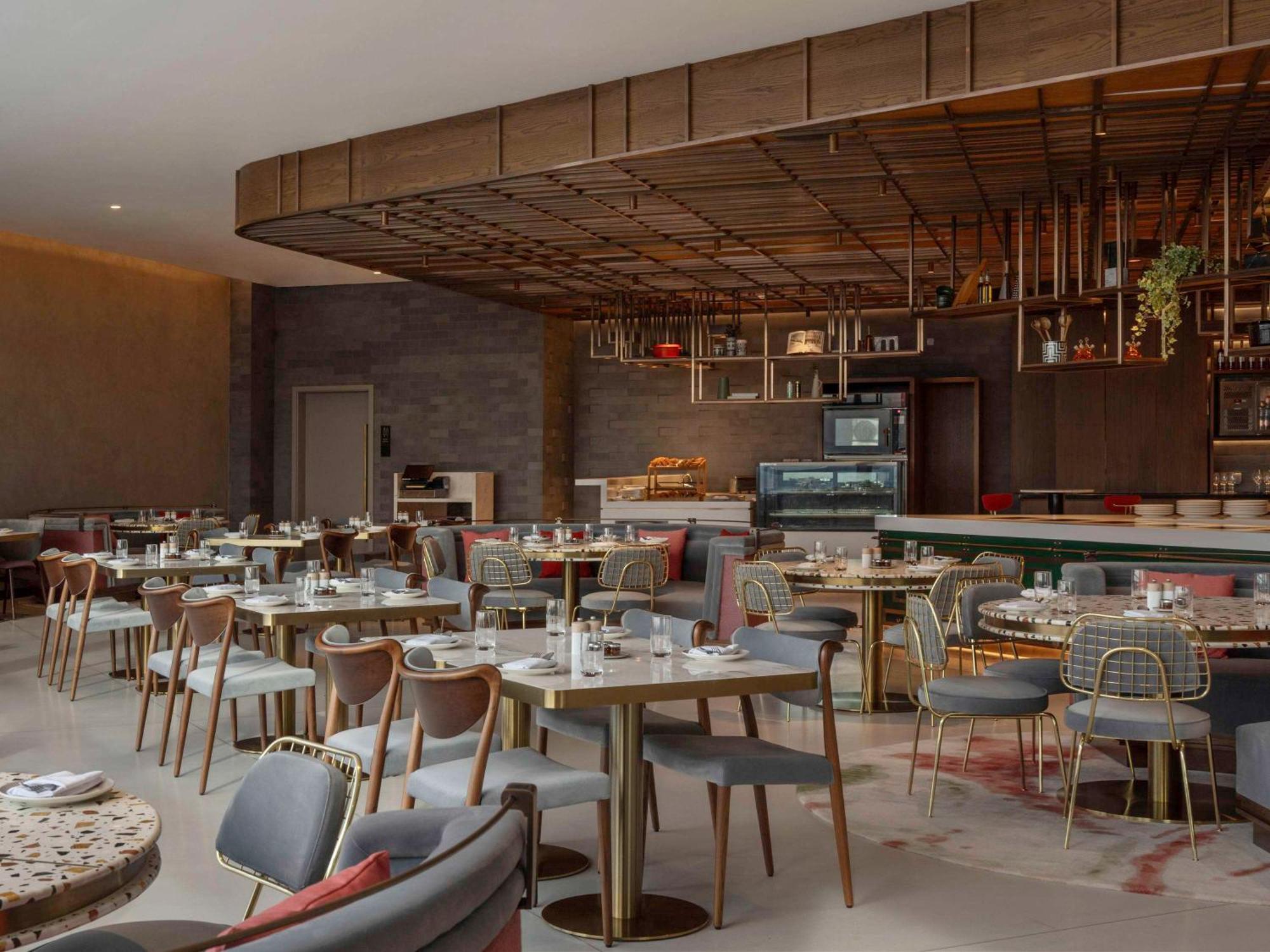 So/ Uptown Dubai Ξενοδοχείο Εξωτερικό φωτογραφία The restaurant's interior