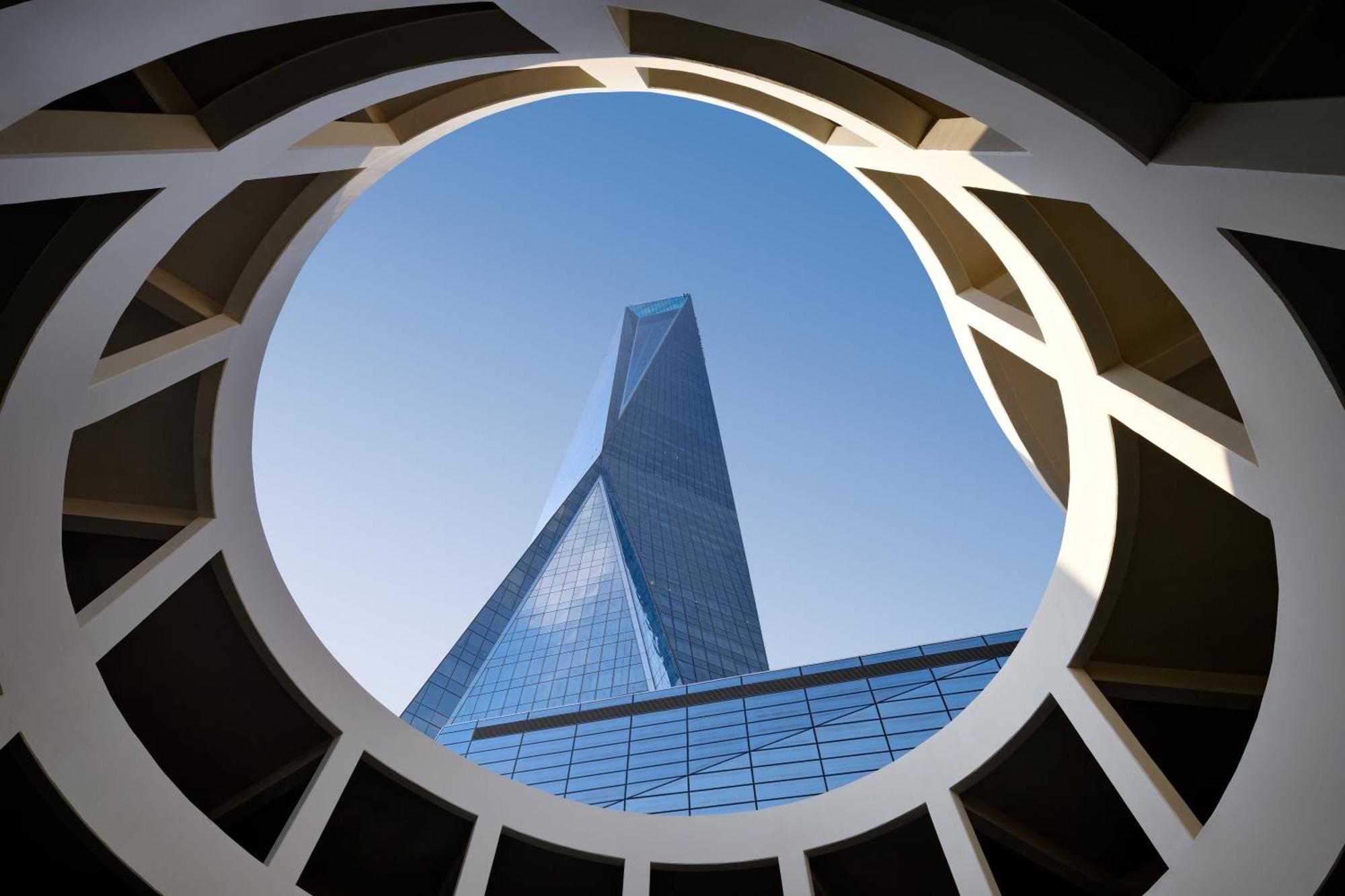 So/ Uptown Dubai Ξενοδοχείο Εξωτερικό φωτογραφία The building's distinctive triangular shape
